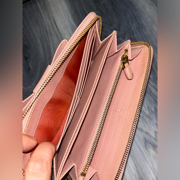 Prada Saffiano Pink Bow Zippy long wallet in Box - Picture 6 of 11